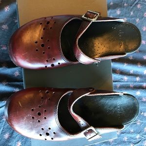 Merrie Cabrio Leather by Dansko